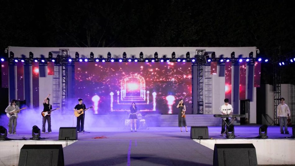 开场歌舞《青春畅想》