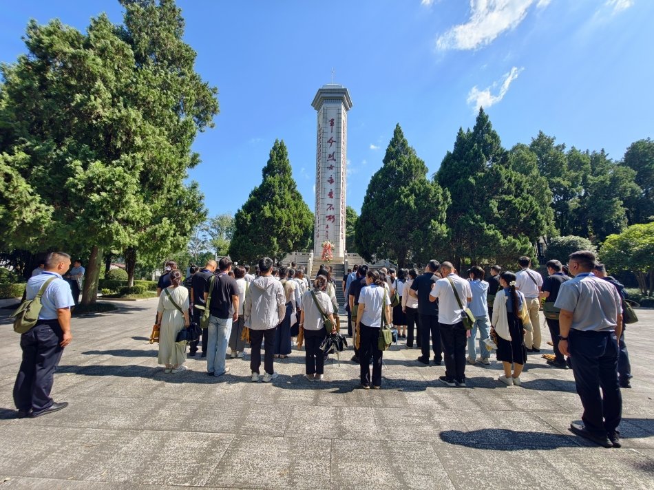 砥砺育人初心