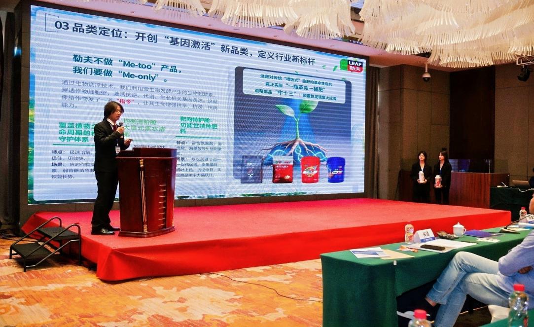 比赛分为现场展示和方案汇报两个环节