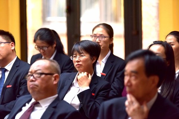 校浩瀚体育活动入口书记李国强